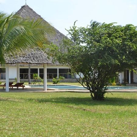 דיאני ביץ' Diani Bay Resort מראה חיצוני תמונה